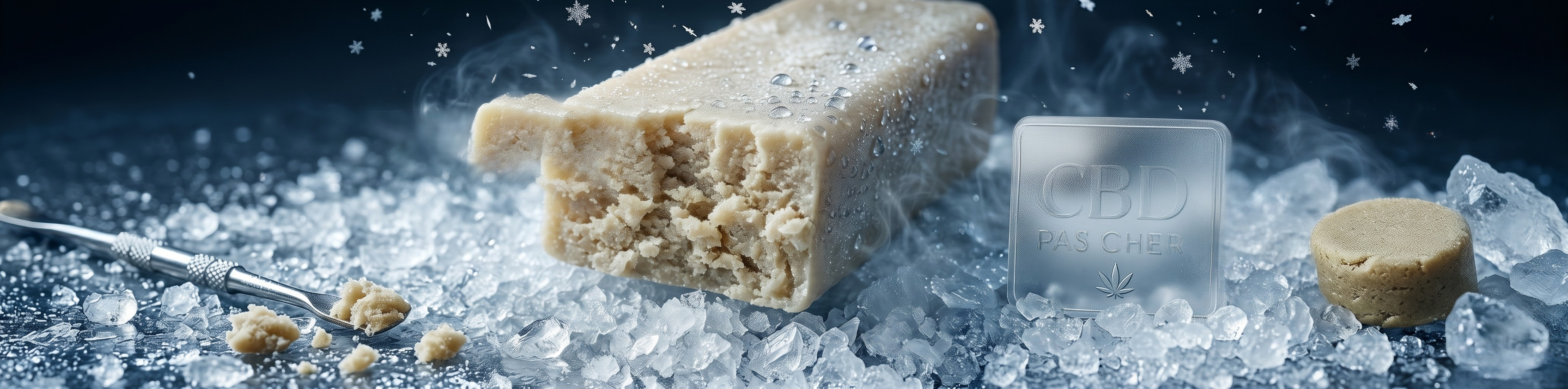 Résine CBD+ Granita Ice 80% présentée sur de la glace pilée avec texture grasse, fondante et aspect givré, illustration premium pour CBD Pas Cher 14.