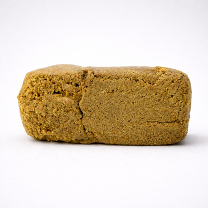 Résine CBD+ 50% "Gelato Berry" en bloc compact marron clair, issue de la collection Résine CBD + chez CBD Pas cher 14.